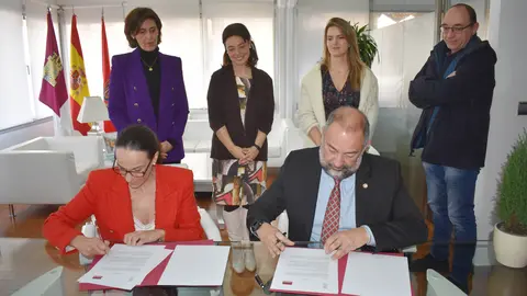 Convenio ULCM y Ayuntamiento de Ciudad Real arreglo Avenida Camilo Jos&eacute; Cela 00