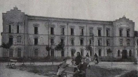 Hospicio provincial en el siglo XX. Fuente: todocoleccion.net