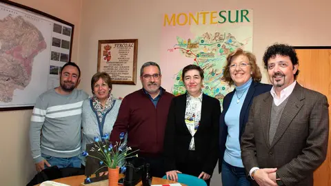 Junta-y-equipo-Montesur-en-la-sede