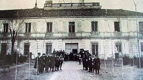 Instituto de Segunda Ense&ntilde;anza de Ciudad Real. Fuente: ciudadreal.ayeryhoyrevista.com