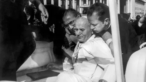 Atentado contra Juan Pablo II. Fuente: es.wikipedia.org