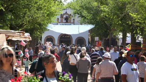 Panor&aacute;mica-con-la-ermita-de-San-Isidro-al-fondo