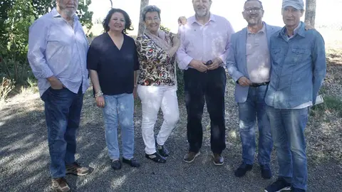 Juan Camacho, Antonia Piqueras, Teresa S&aacute;nchez, Alfredo Jes&uacute;s S&aacute;nchez, Luis D&iacute;az-Cacho y Jos&eacute; Gonz&aacute;lez Ortiz en la celebraci&oacute;n de Poes&iacute;a en La Estaci&oacute;n