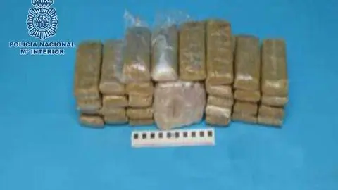 La Polic&iacute;a Nacional descubre cerca de cuatro kilos de hach&iacute;s durante un control policial en Ciudad Real.