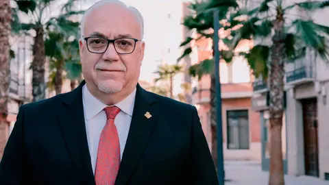 juli&aacute;n-nieva