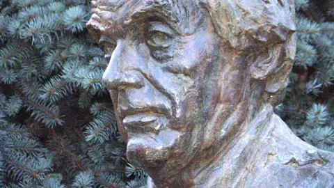 Busto de Manuel L&oacute;pez-Villase&ntilde;or. Fuente:&nbsp;es.wikipedia.org