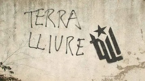 Pintada de la organizaci&oacute;n terrorista catalana Terra Lliure. Fuente: es.wikipedia.org