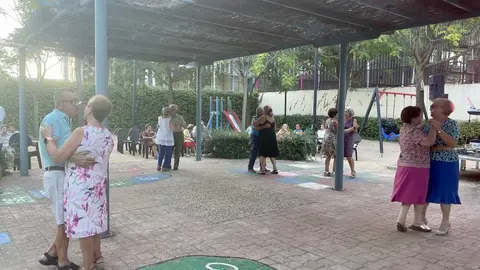 Foto-Limonada-y-Baile-Mayores-(002)