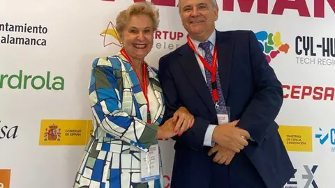 Carmen Quintanilla, participando en la Startup Ol&eacute; junto a Juanma Romero, director y presentador de Emprende RTVE