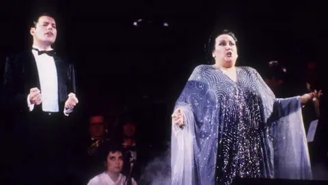 Freddie Mercury y Montserrat Caball&eacute;. Fuente: eulixe.com