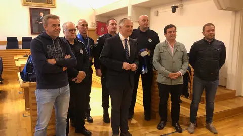 polic&iacute;a-2