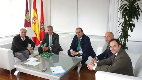 20231030-Visita-de-Eurocaja-Rural-al-alcalde-de-Ciudad-Real