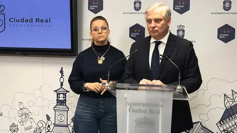 Ca&ntilde;izares-y-S&aacute;nchez-en-rueda-de-prensa-(002)