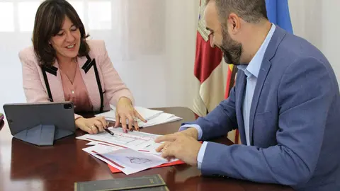 Blanca-Fern&aacute;ndez-reunion-con-alcalde-Argamasilla-de-Calatrava-1-(002)