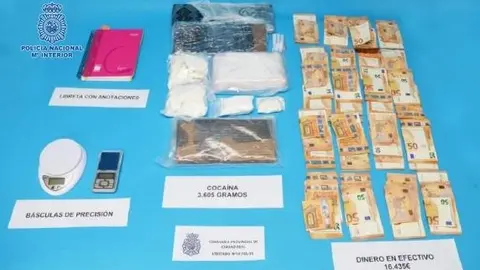 Efectos incautados en la operaci&oacute;n 'Villa', que ha desarticulado una red criminal que distribu&iacute;a coca&iacute;na en la provincia de Ciudad Real oculta en veh&iacute;culos "caleteados".