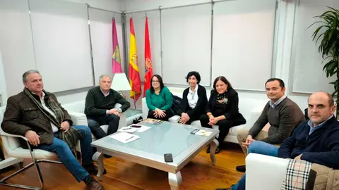 Reuni&oacute;n-de-Ayuntamiento-con-Asociaci&oacute;n-de-Cofradias-(002)