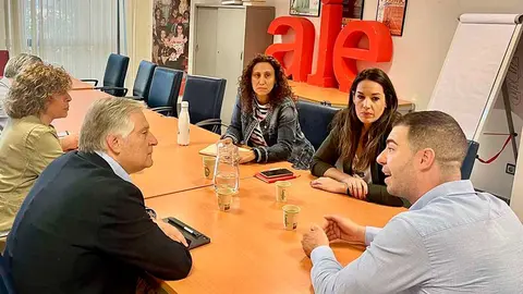 Foto-de-Archivo_Reuni&oacute;n-Ayto-y-AJE-(002)
