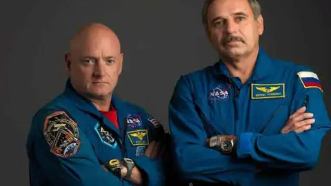 Los astronautas Scott Kelly y Mikhail Kornienko. Fuente: nasa.gov