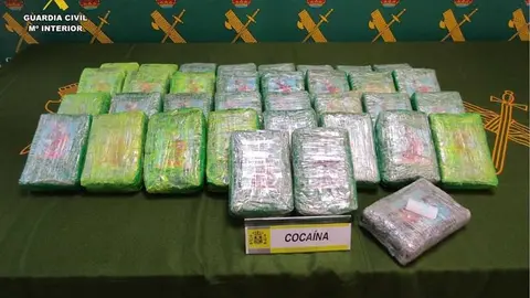 Coca&iacute;na aprehendida por la Guardia Civil tras desarticular una organizaci&oacute;n criminal dedicada al tr&aacute;fico de drogas en la comarca de la Mancha.