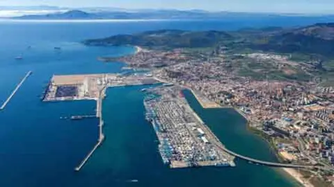 Vista actual del Puerto de Algeciras. Fuente: es.wikipedia.org