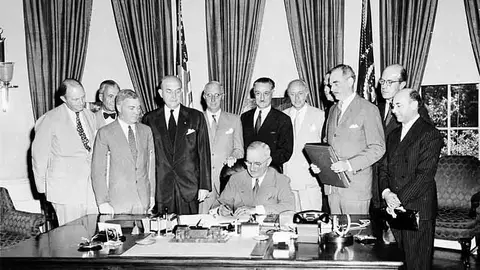 Firma del Tratado por el presidente de Estados Unidos, Harry Truman. Fuente: es.wikipedia.org