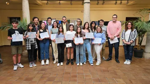 j&oacute;venes-artistas