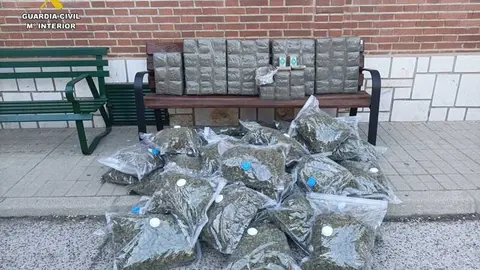 Droga incautada por la Guardia Civil en la A-4 en la provincia de Ciudad Real.