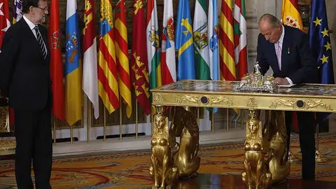 El rey Juan Carlos I y Mariano Rajoy. Fuente: es.wikipedia.org