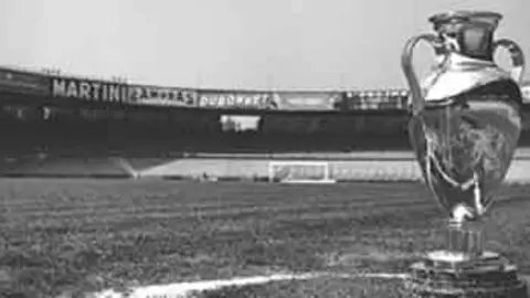 El Real Madrid gana la primera edici&oacute;n de la Copa de Europa de Clubes. Fuente: es.wikipedia.org