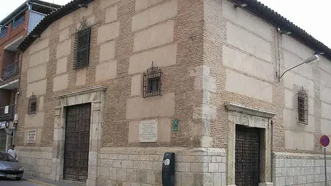 Ermita de la Veracruz de Valdepe&ntilde;as. Fuente: es.wikipedia.org