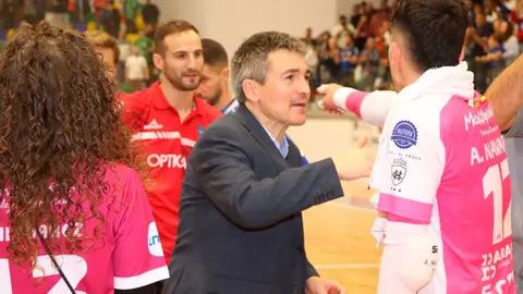 Juanlu-felicita-a-Antonio-Navarro