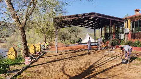 La p&eacute;rgola tiene orientada sus vistas hacia el pantano de Carboneras.