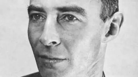 Retrato de Oppenheimer en 1944. Fuente: es.wikipedia.org