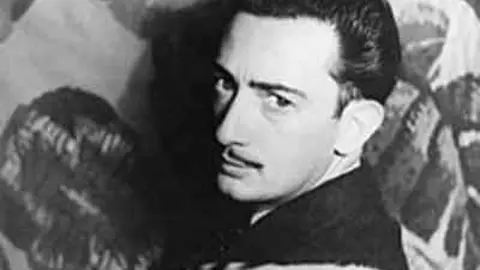 Salvador Dal&iacute; fotografiado por Carl Van Vechten (1939). Fuente: es.wikipedia.org