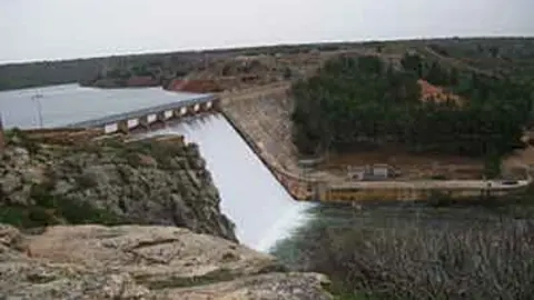 Embalse de Pe&ntilde;arroya. Fuente: es.wikipedia.org