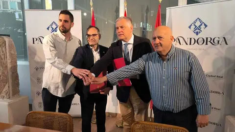 juli&aacute;n-amores-bm-caser&iacute;o