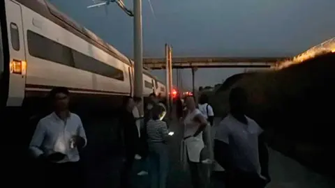 aver&iacute;a-tren-ave
