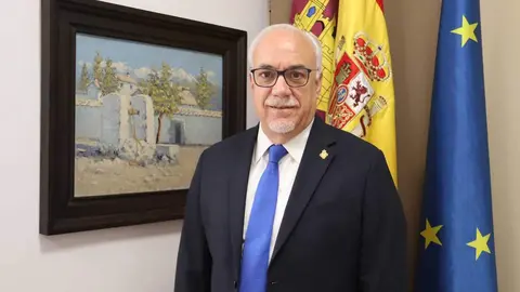 juli&aacute;n-nieva