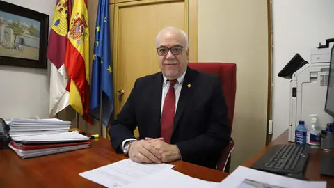 juli&aacute;n-nieva
