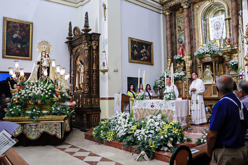 Cantando la Salve a la patrona