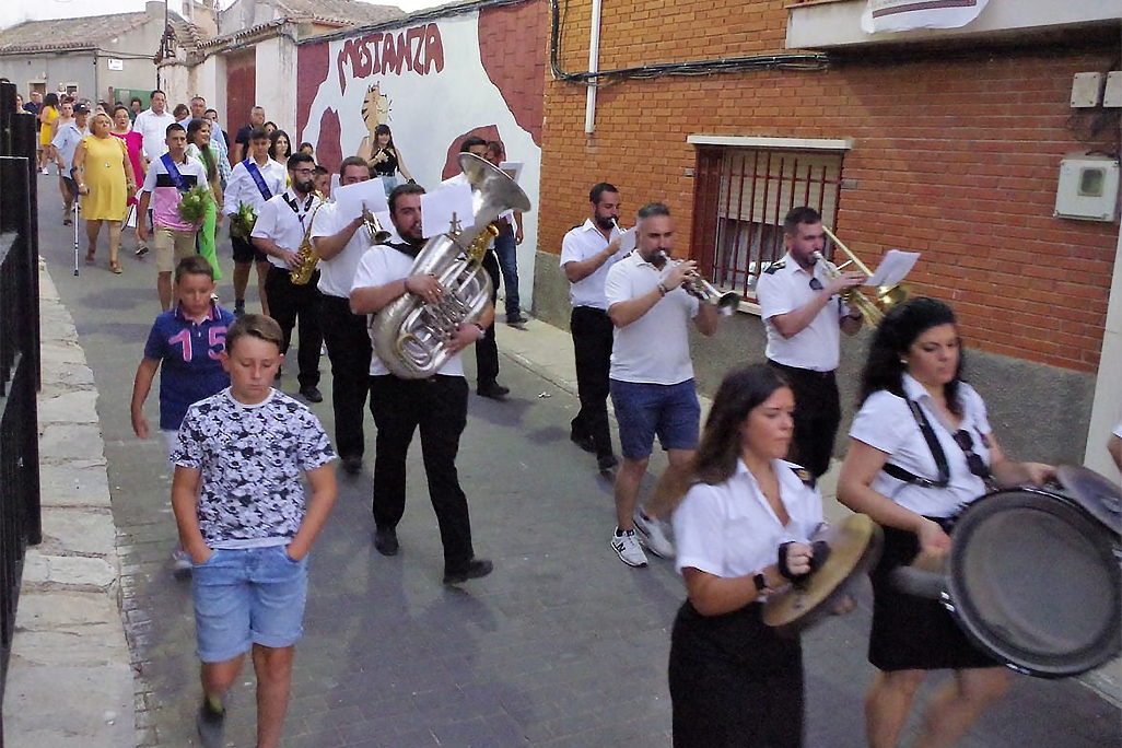 La banda de música de Aldea del Rey amenizó los actos inaugurales