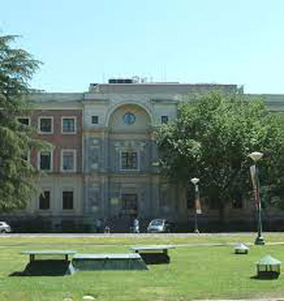 Fachada principal del Archivo Histórico Nacional de España.
Fuente: commons.wikimedia.org