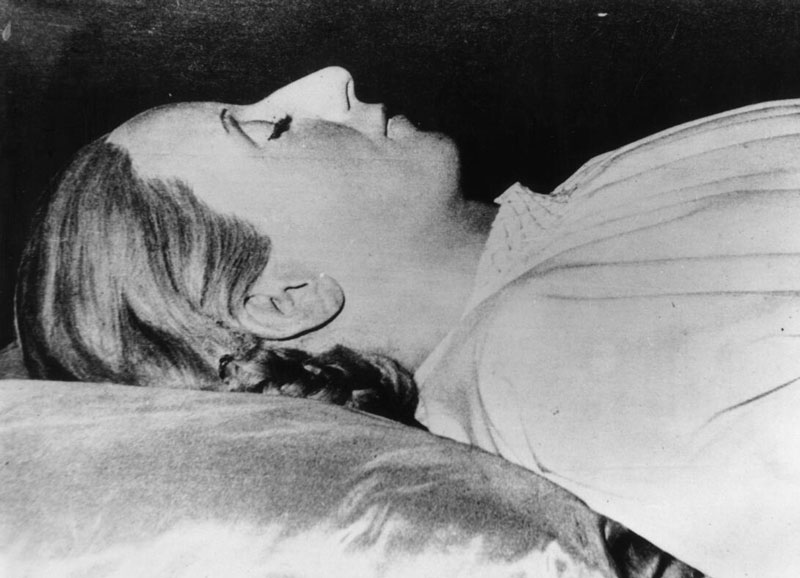 El cuerpo embalsamado de Eva Perón. Fuente: univision.com