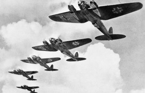 Formación de aviones alemanes en el cielo de Inglaterra.
Fuente: claseshistoria.com