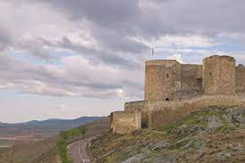 Vista norte del Castiilo de Consuegra. Fuente: Wikipedia