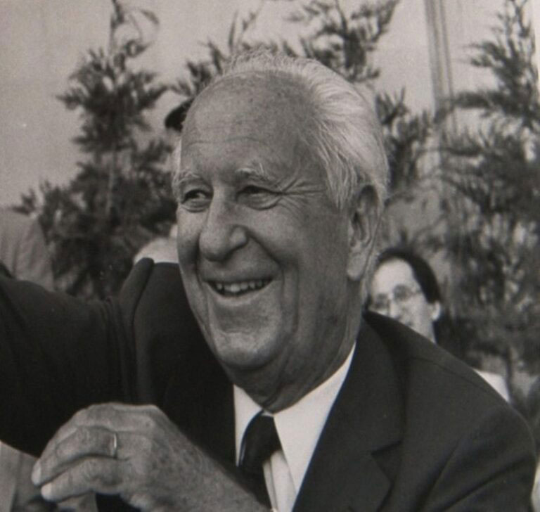 Gaston Deferre, ministro del Interior francés que firmó el acuerdo de colaboración contra ETA. Fuente: economistjurist.es