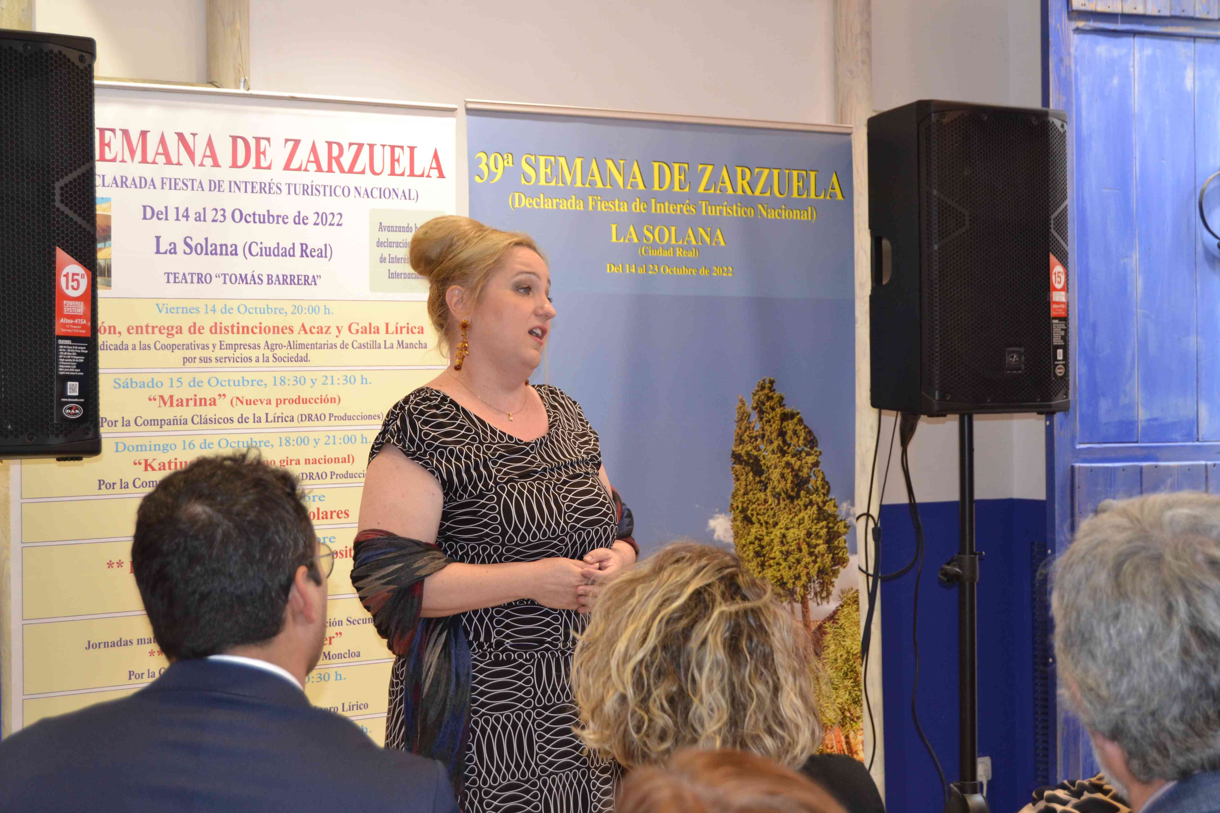 zarzuela soprano cantando