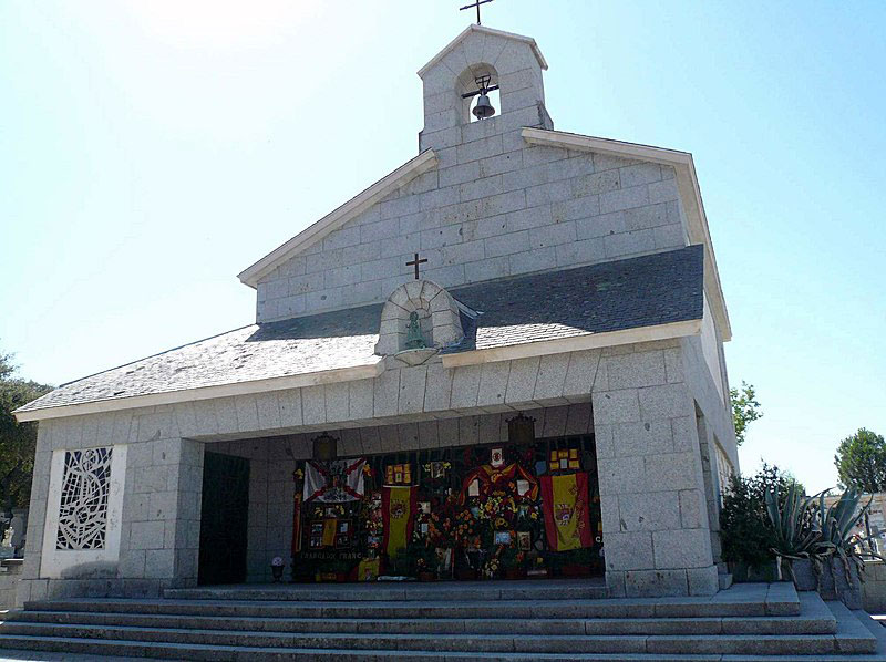 Panteón de la familia Franco en el Cementerio de Mingorrubio.

                                                                                                                Fuente: es.wikipedia.org