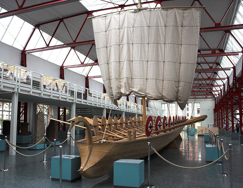 Reconstrucción de una nave fluvial romana de las que protegían la frontera del Rin. Fuente: es.wikipedia.org