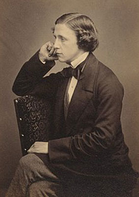Lewis Carroll, fotografía tomada por él mismo. Fuente: es.wikipedia.org